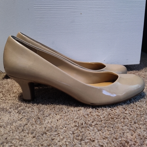 Beige 1" mootsie tootsie heels size 9M - Picture 2 of 6